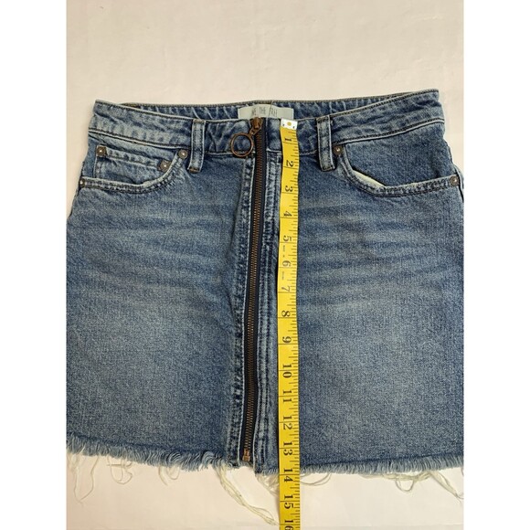 We the Free Skirt Womans 26 Blue Denim Mini Skirt Full Zipper Raw Hem Minimalist - Picture 6 of 6